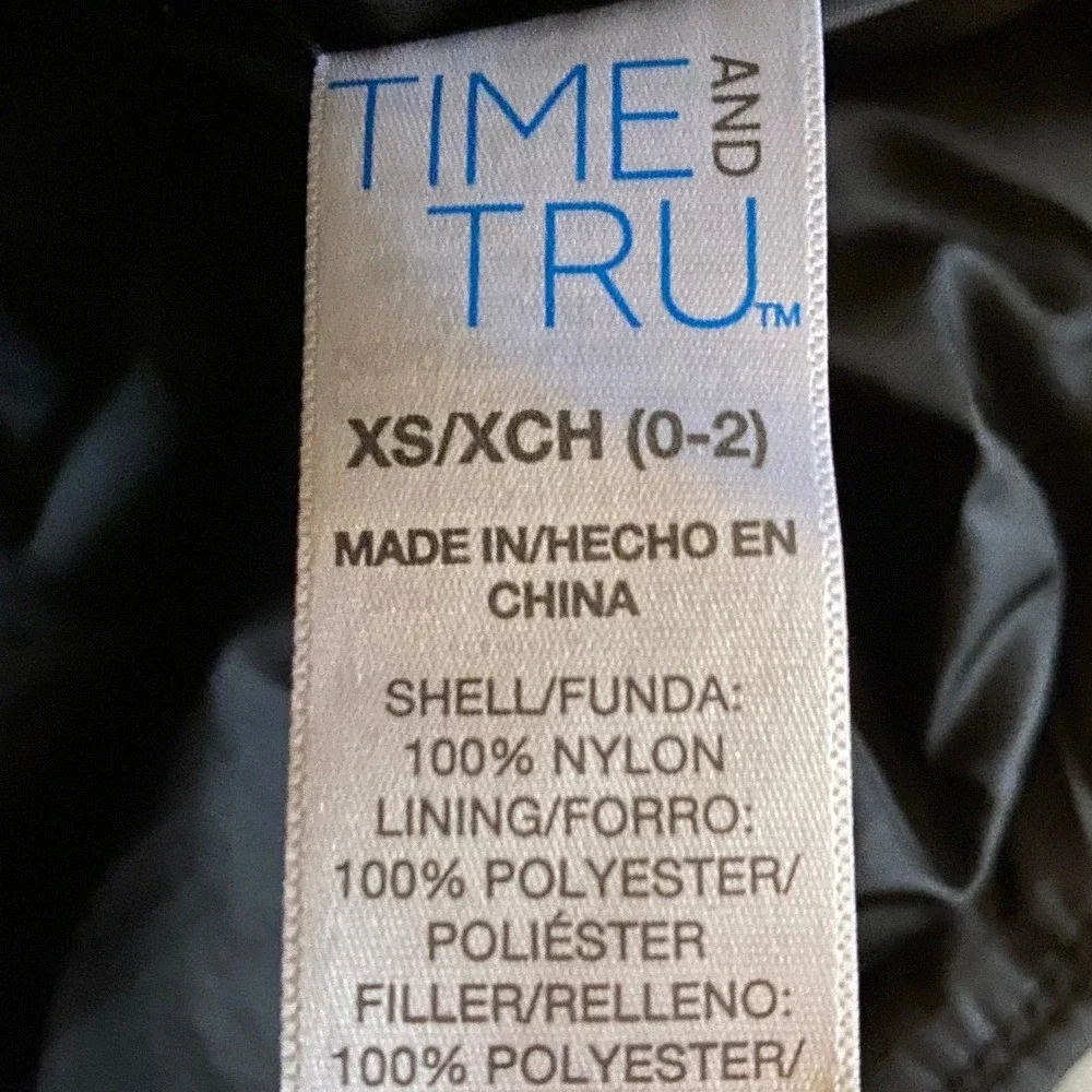 Time and Tru Women's‎ Full-Zip Puffer Jacket Size XS 0-2 Black Hooded Pockets